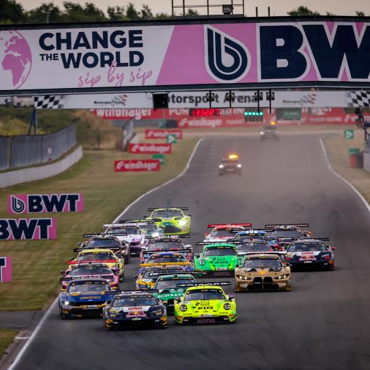 Manthey DTM Grello Porsche 